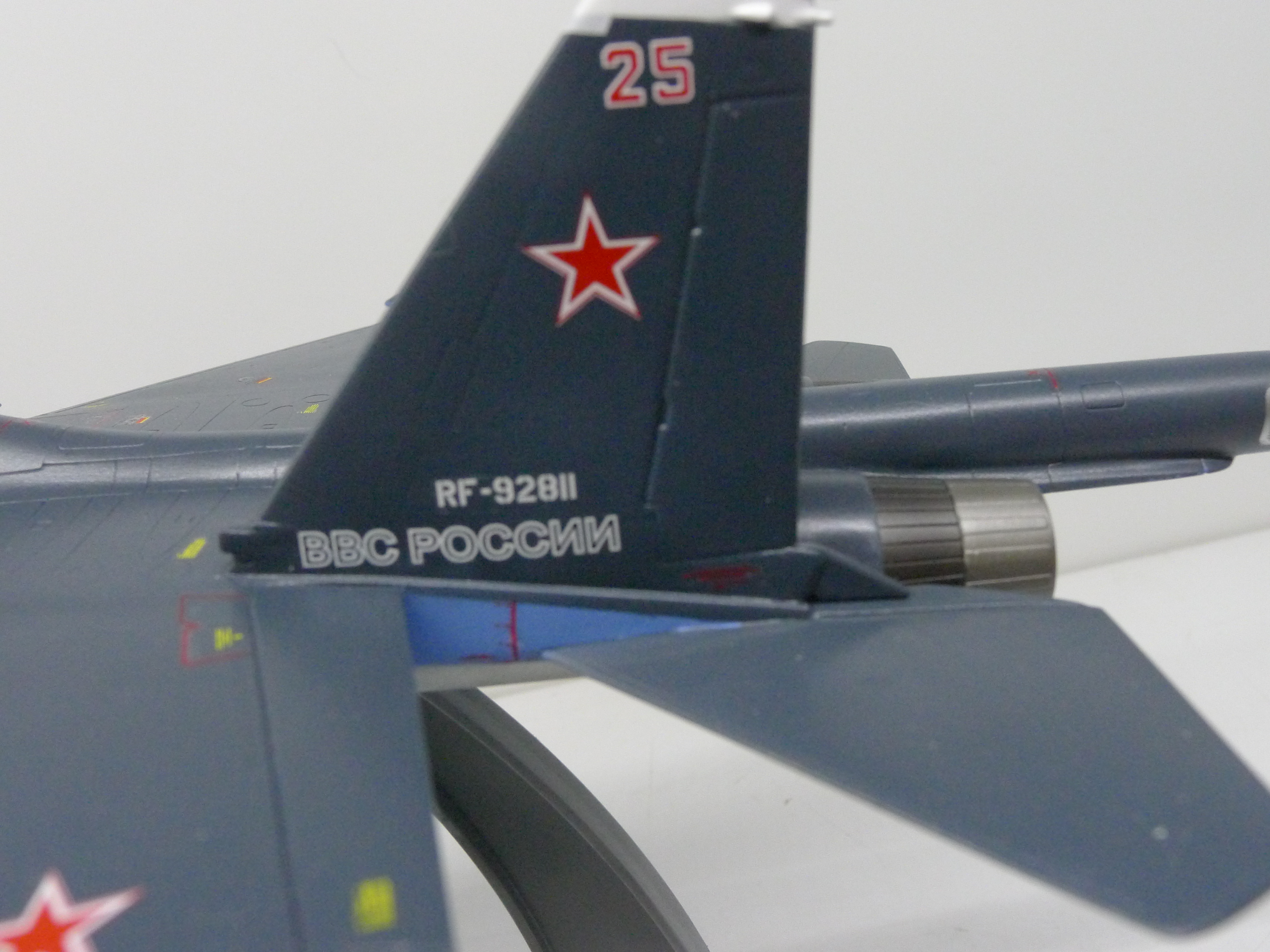        -34  1:72,   28 . ,  .  Model Russian front-line aircraft, the Su-34. Scale 1:72, hand made. # 5 hobbyplus.ru