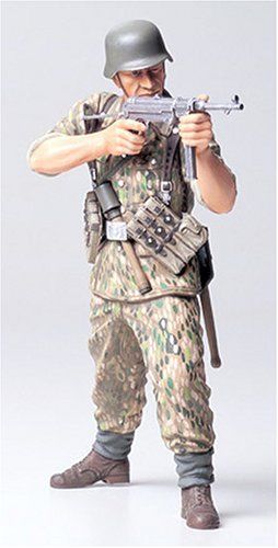 Сборная фигура солдата: WWII German Elite Infantry Man, масштаб: 1/16, производитель TAMIYA, артикул: 36303 # 2 hobbyplus.ru