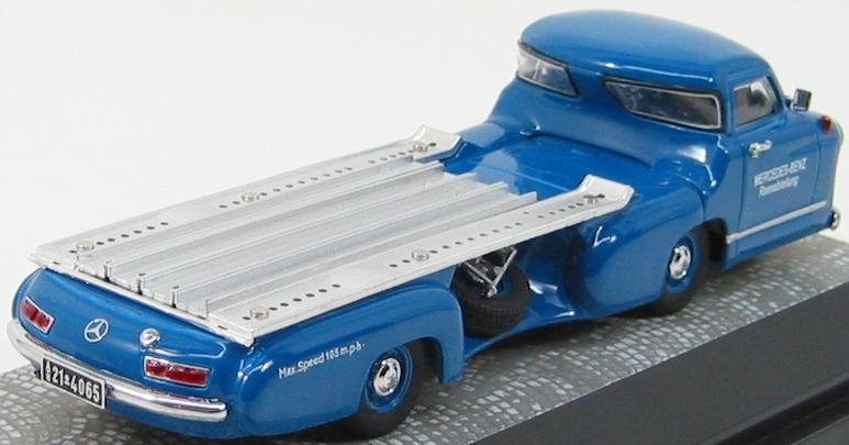 Модель  коллекционного автомобиля Mercedes-Benz Race Truck 