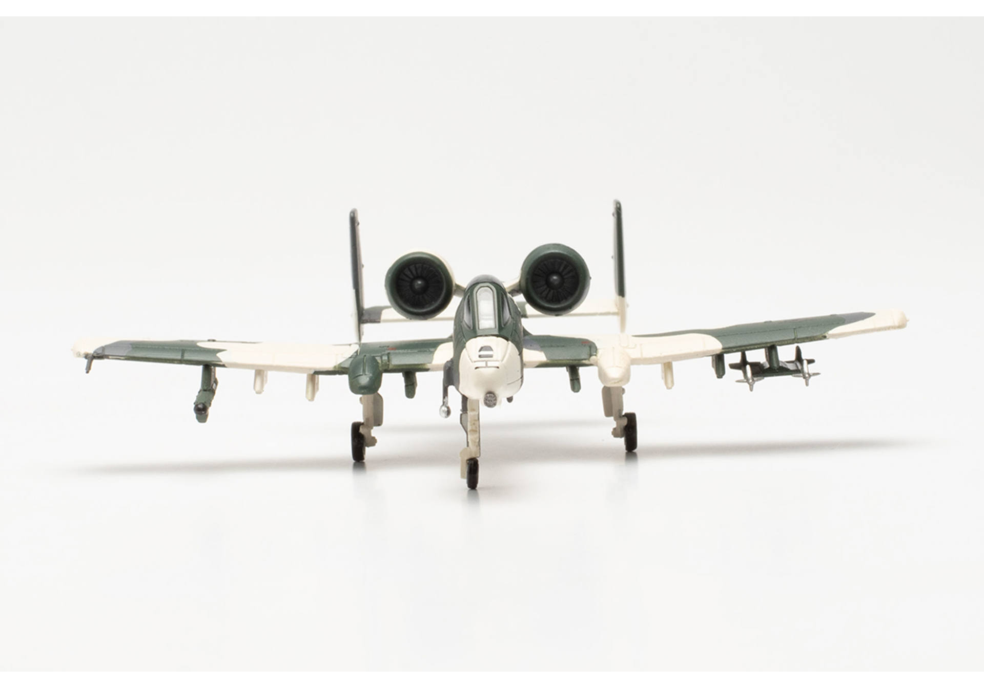 ������ ������� ����������� A-10A Thunderbolt II ��� ���. 1:200 572347. # 4 hobbyplus.ru