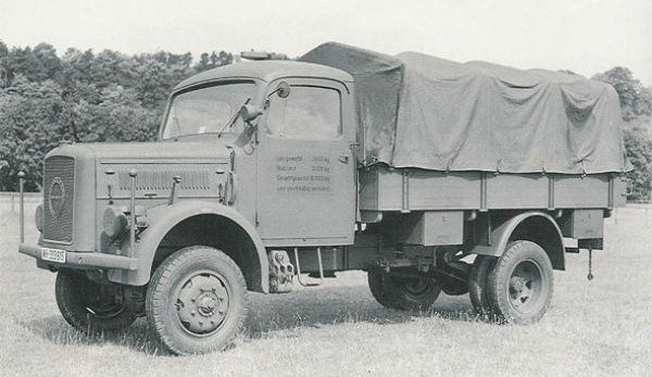 Германский армейский грузовой автомобиль ІІ МВ KHD S3000, ICM Art.: 35451 Масштаб: 1/35 # 19 hobbyplus.ru