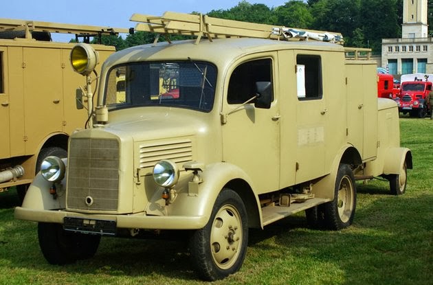 Германский грузовой пожарный автомобиль L1500S LLG (с прицепом и помпой)., ICM Art.: 35526 Масштаб: 1/35 # 17 hobbyplus.ru
