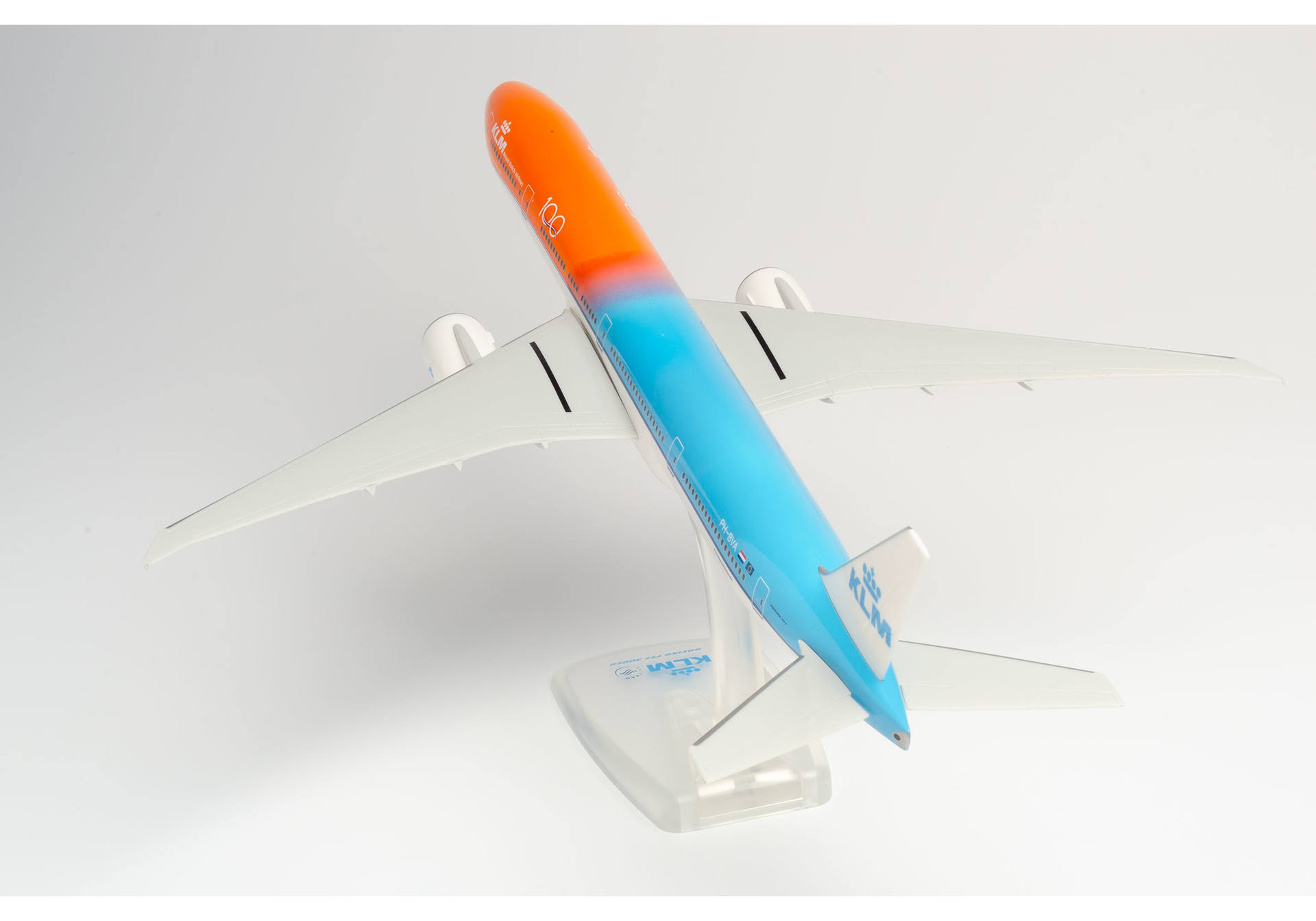 ������ �������� Boeing 777-300ER ������������ KLM. 1:200 611275-001. # 3 hobbyplus.ru