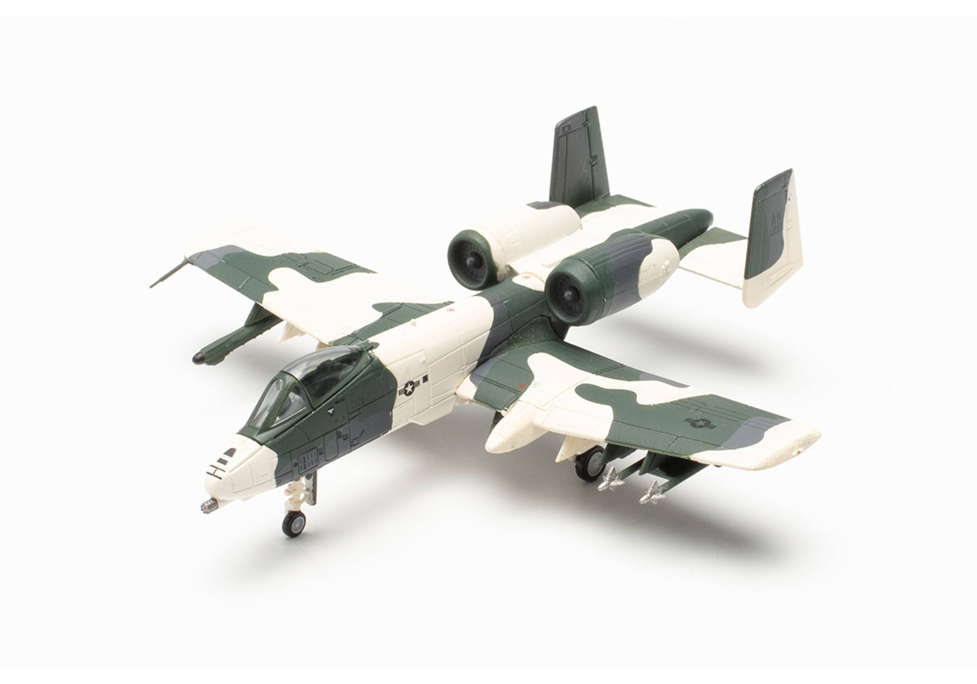 ������ ������� ����������� A-10A Thunderbolt II ��� ���. 1:200 572347. # 3 hobbyplus.ru