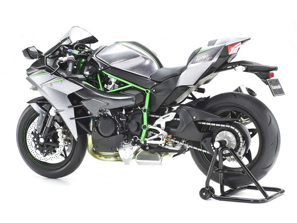 Сборная модель мотоцикла Kawasaki Ninja H2 Carbon в масштабе 1:12 Tamiya 14136 # 2 hobbyplus.ru