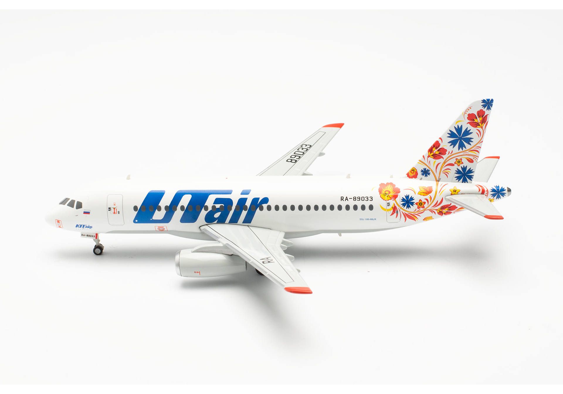 ������ ������� ����� �������� Sukhoi Superjet 100 - RA-89033, 1:200, 572897. # 2 hobbyplus.ru