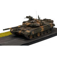 Коллекционные модели танков.
