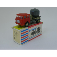 Модель автомобиля Шкода бетономешалка красная кабина, масштаб 1:87. Производства ГДР 70-80 годы. Модель не продается из коллекции музея «ХОББИПЛЮС».