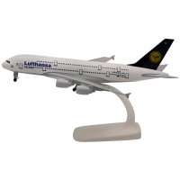 Модель самолёта Airbus A380  Lufthansa.